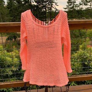 Free Kisses Women's size Medium Pink Puckered Knitted Blouse